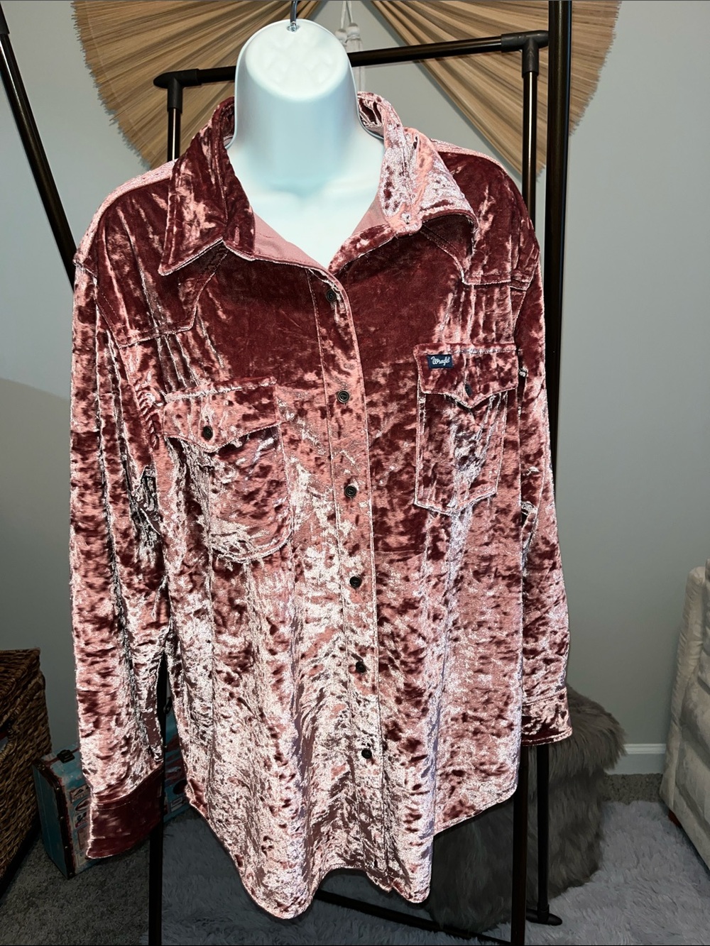 Wrangler Retro Velvet Shacket in Dusty Mauve